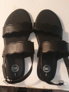 wonder nation Black Scalloped Strap Girls' Sandals